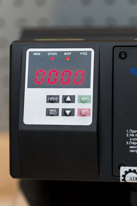 ADEMS Tesar L915 Inverter - станок ленточно-шлифовальный универсальный (гриндер) для заточки ножей, столярного, садового инструмента ADEMS Tesar L915 Inverter - станок ленточно-шлифовальный универсальный (гриндер) для заточки ножей, столярного, садового инструмента